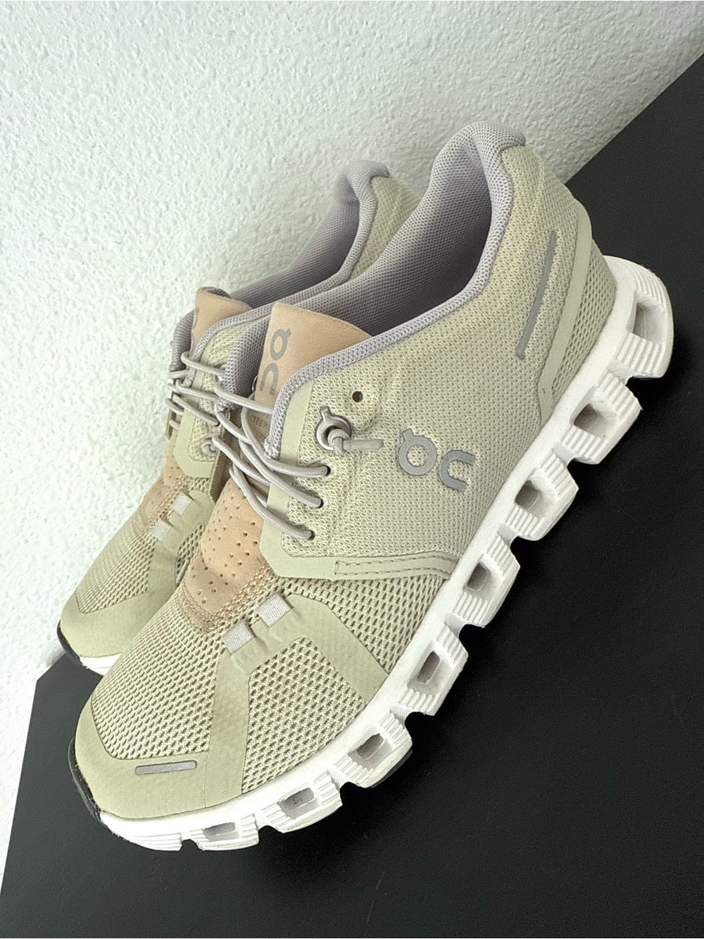 On Cloud 5 Women Lace-Up Mesh Low Top Sneakers